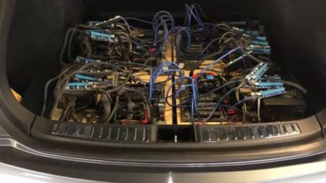 Miner des crypto-monnaies Tesla