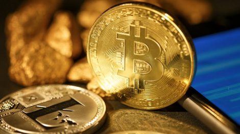 Pièces de Bitcoin et de Litecoin