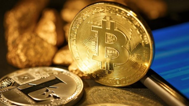 Pièces de Bitcoin et de Litecoin