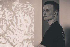 Vitalik Buterin en noir et blanc