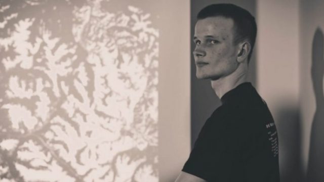 Vitalik Buterin en noir et blanc