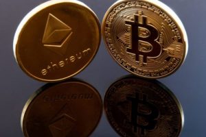 Pièces Bitcoin et Ethereum