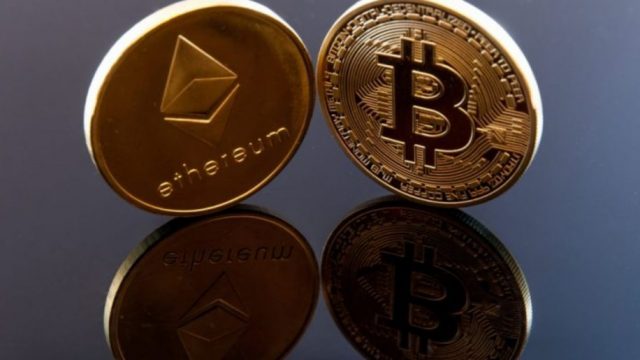 Pièces Bitcoin et Ethereum