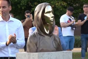 Statue Satoshi
