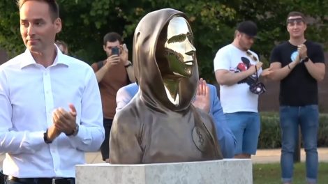 Statue Satoshi
